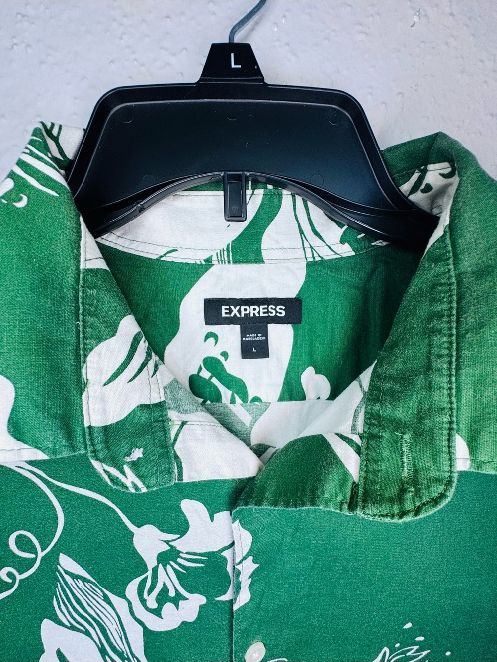 Express Green Floral Short-Sleeve Button-Down Shirt - Picture 2 of 8